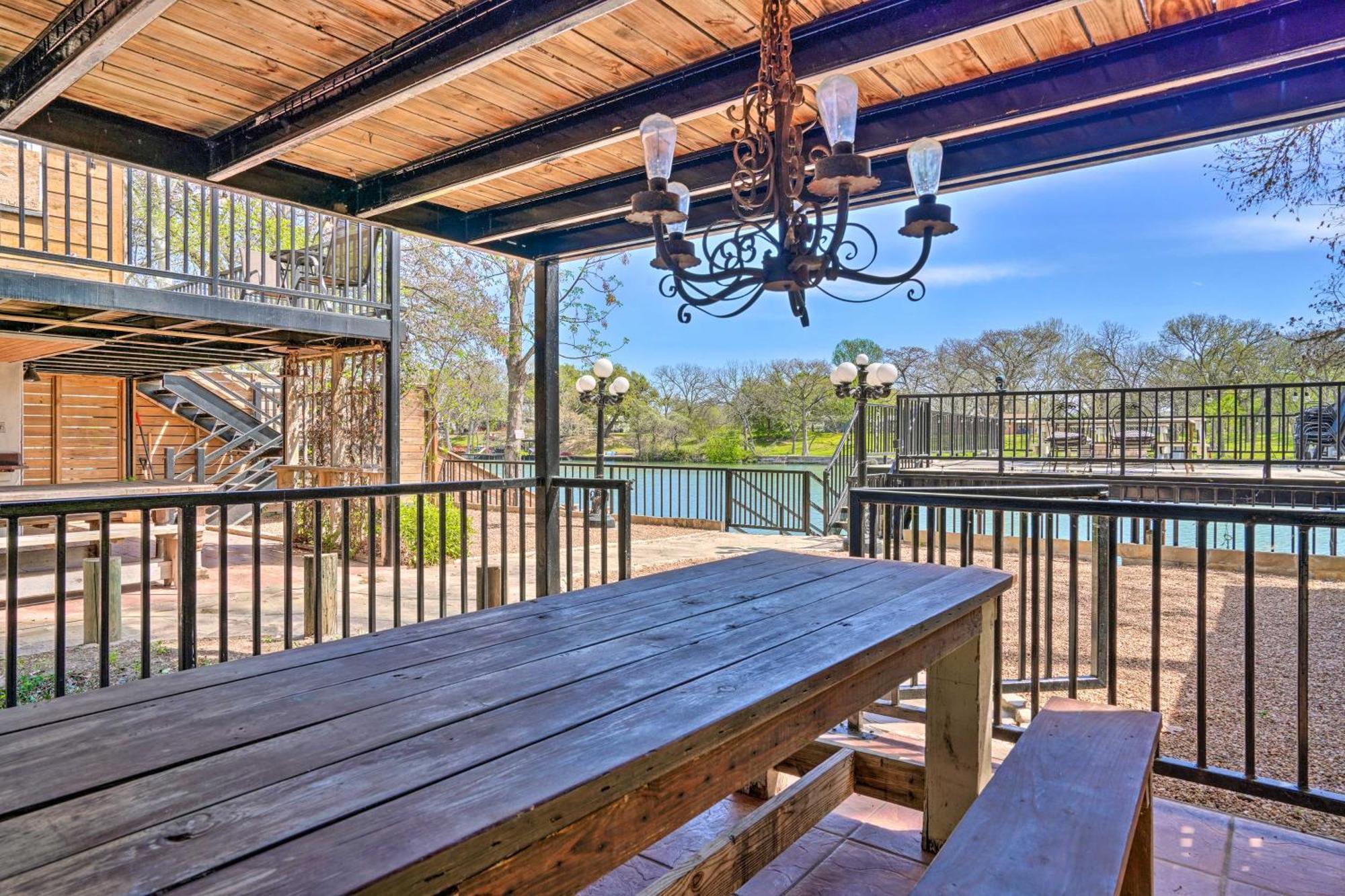 Waterfront Guadalupe River Lodge Home With Dock! Seguin Extérieur photo